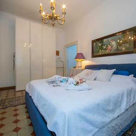 Sleeps 6 Wifi アパート メイナ