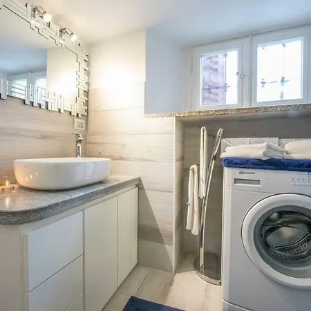 Sleeps 6 Wifi アパート メイナ